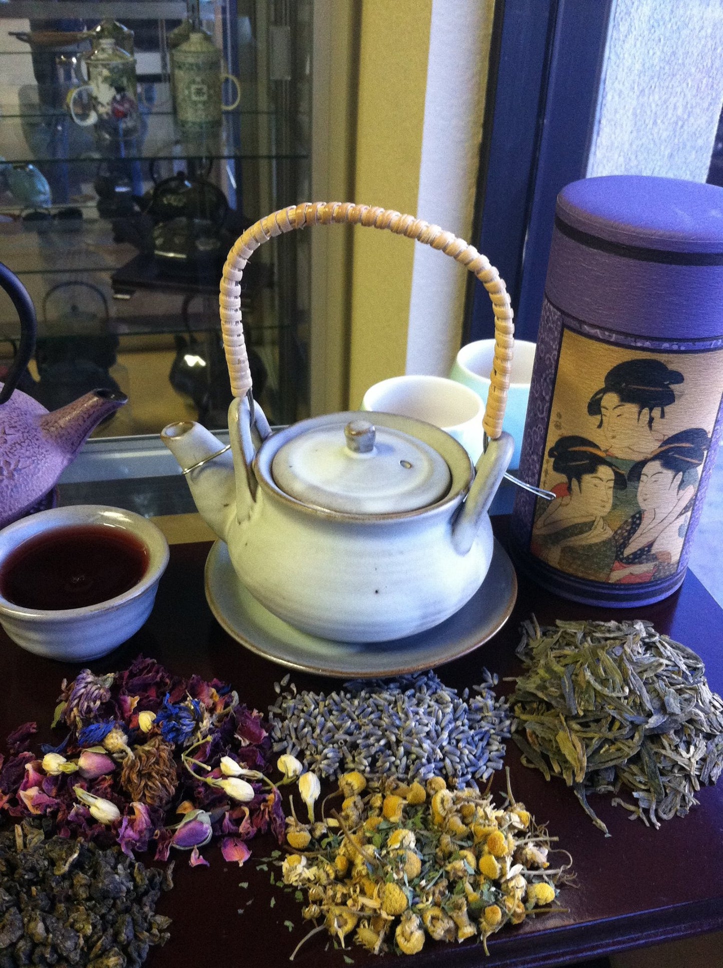 NYU #01  Individually designed custom botanical tea blends with customer collaboration during an in house visit, in an effort to more effectively meet one's personalized objectives of the moment.  Please contact us for more information.